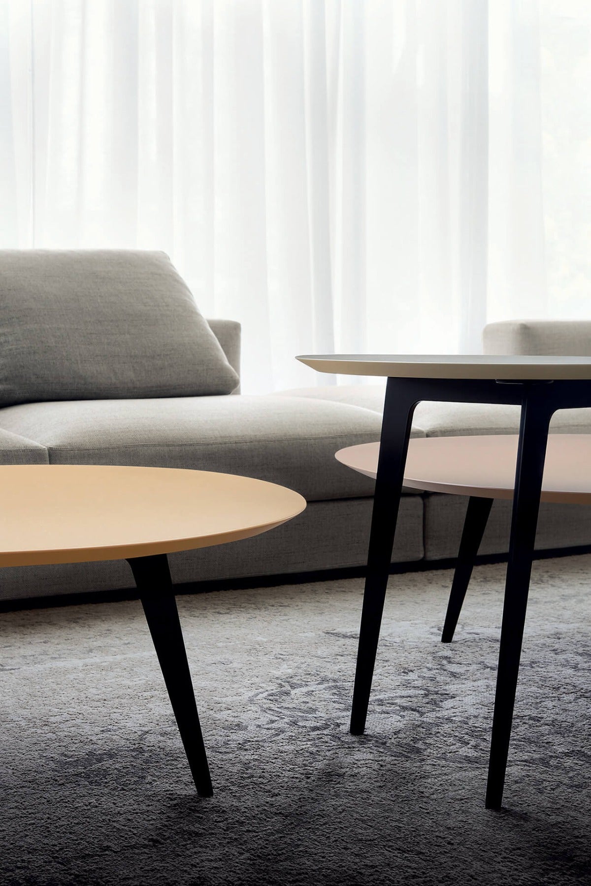 Flowers tavolino laccato opaco H 37/55