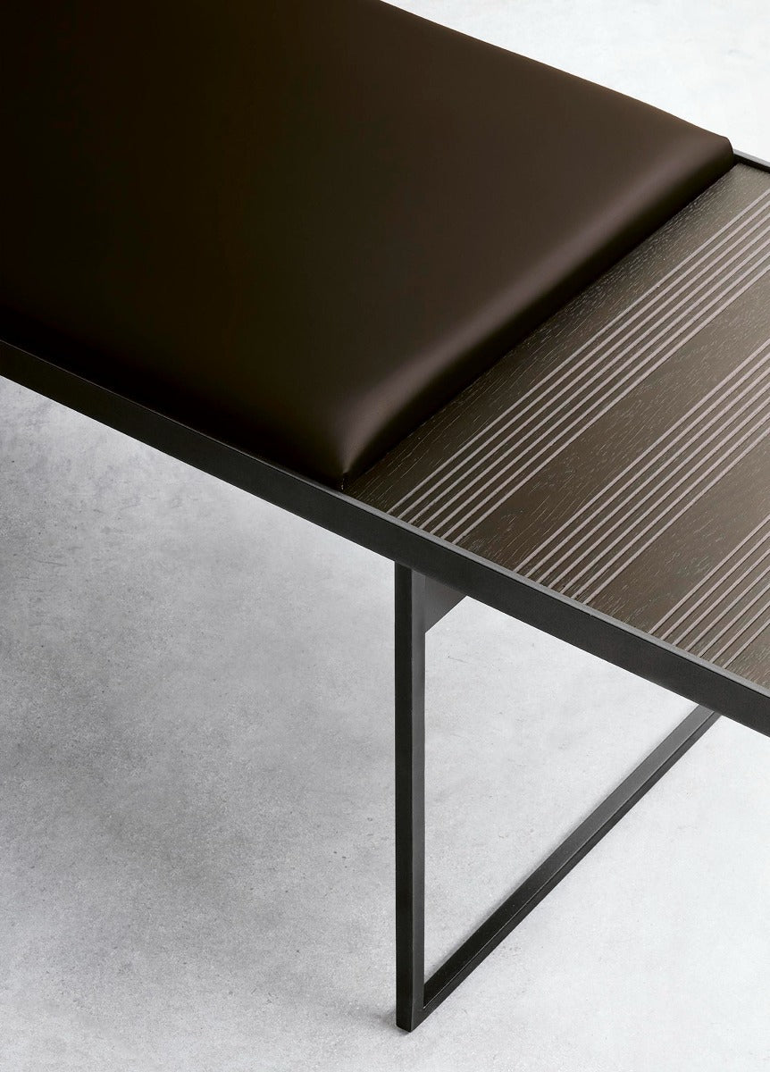 Uma panca pelle sintetica vassoio centrale