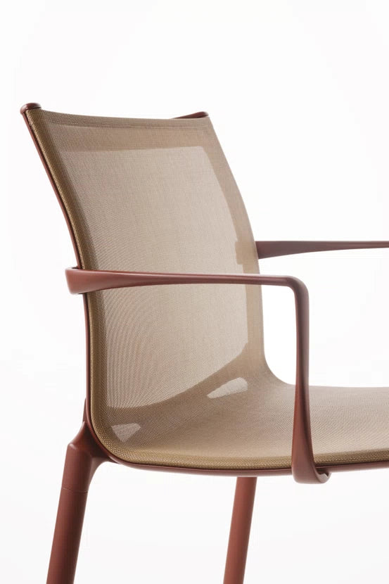 Frame 52 armrest sedia