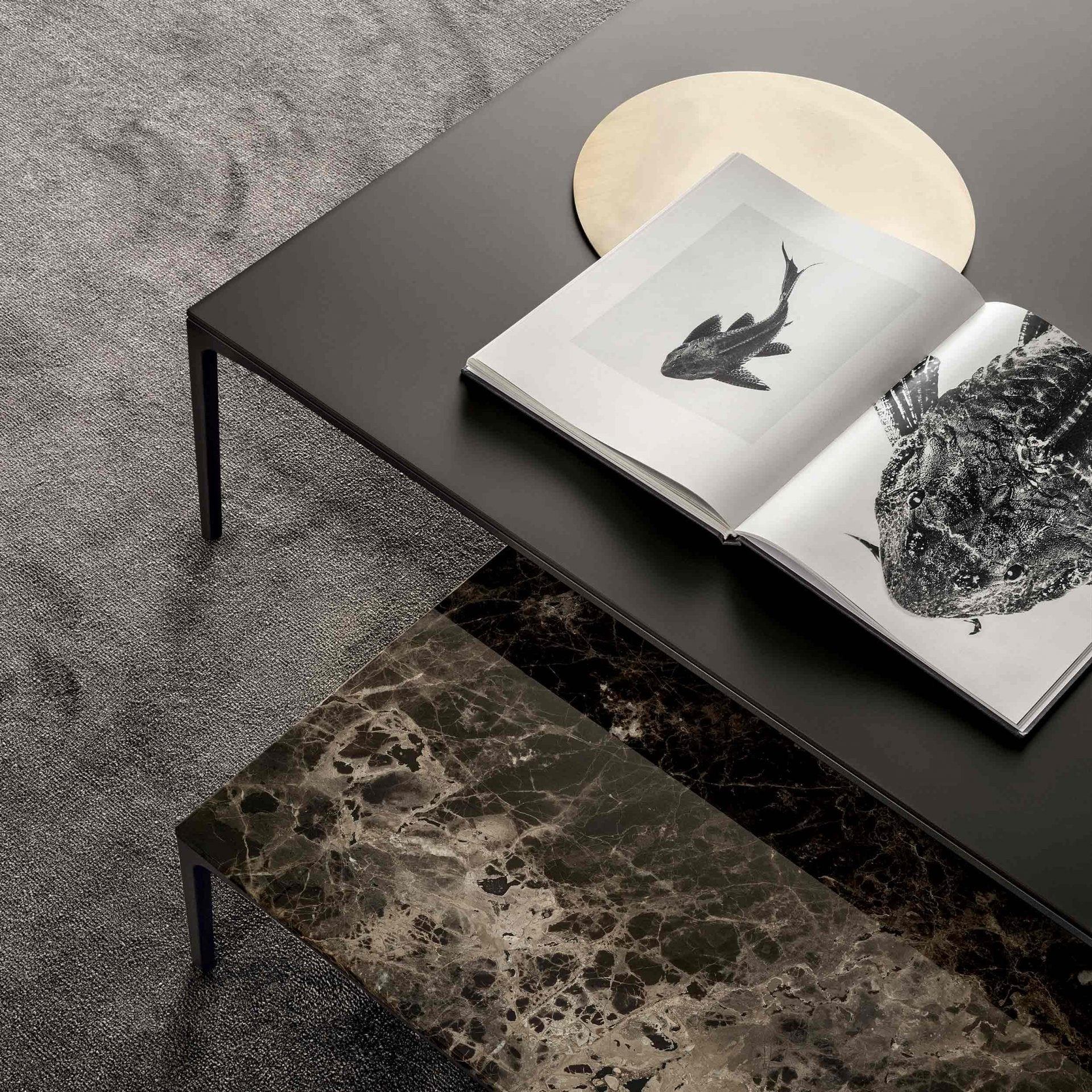 Tray tavolino alluminio top marmo