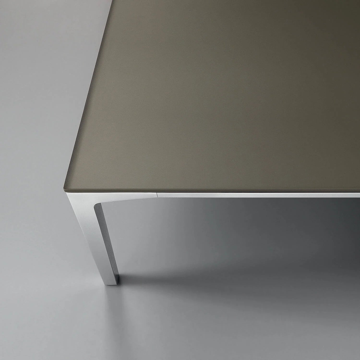 Tray tavolino alluminio top marmo